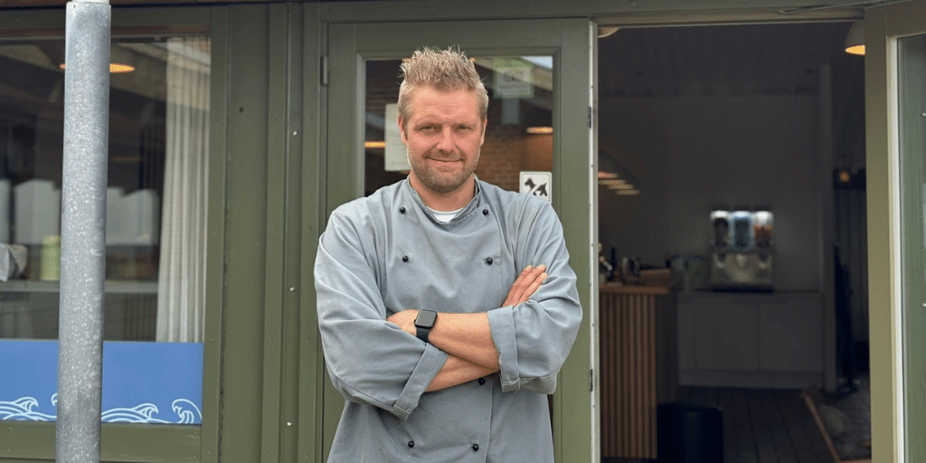 Lars Hyldahl fra Familierestaurant Vigsø udenfor restauranten